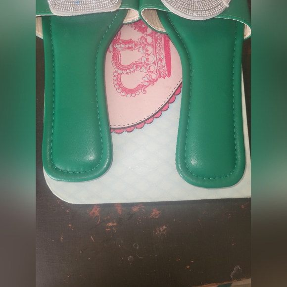 GREEN SLIDES - Picture 5 of 6